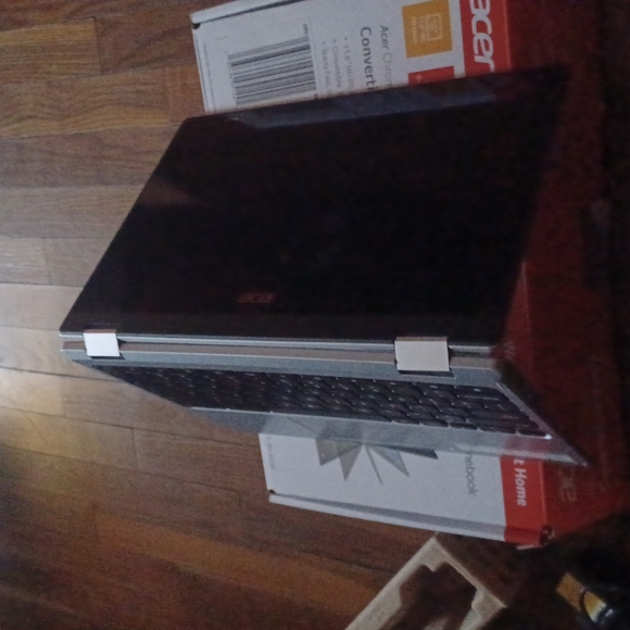 I'm am selling a acer chrome book spin 311 convertible everyday - Picture 4 of 8